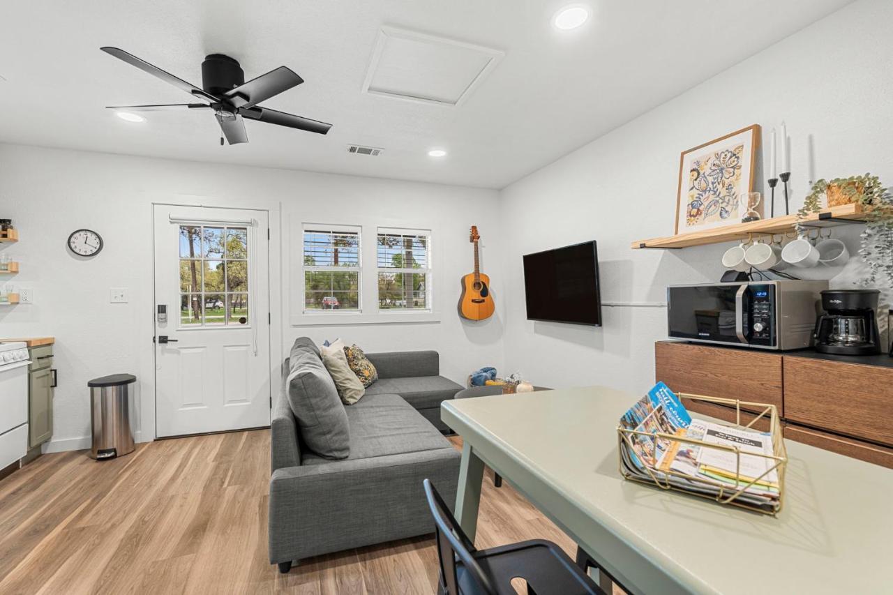 New! The Yellow Door- Downtown Wimberley W/ River Access Exteriör bild