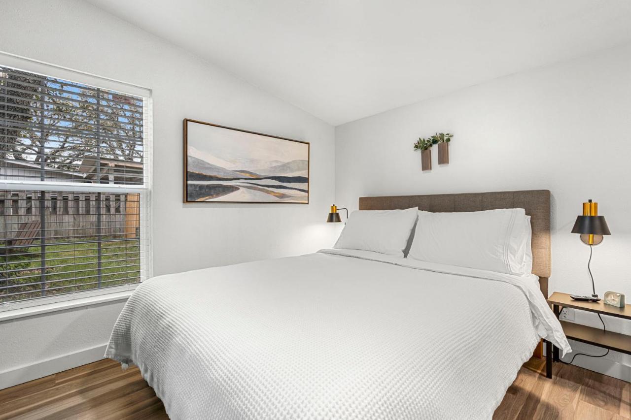 New! The Yellow Door- Downtown Wimberley W/ River Access Exteriör bild